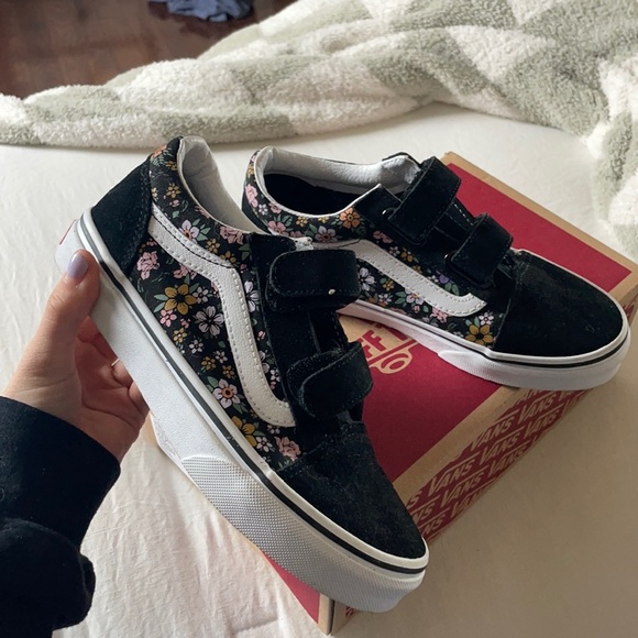 Little girl 2.5 old Skool pattered Vans never worn. Come with original box - Picture 1 of 4